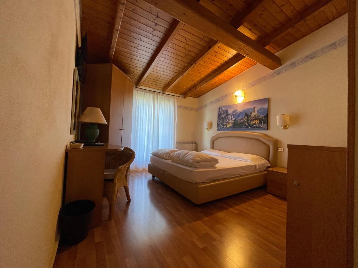 Hotel Rabay Brenzone sul Garda Esterno foto