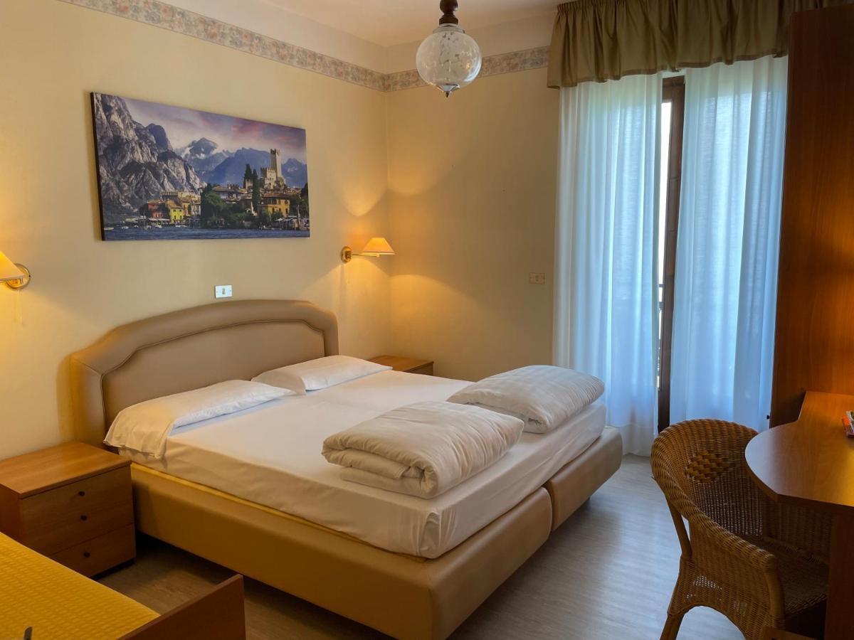 Hotel Rabay Brenzone sul Garda Esterno foto