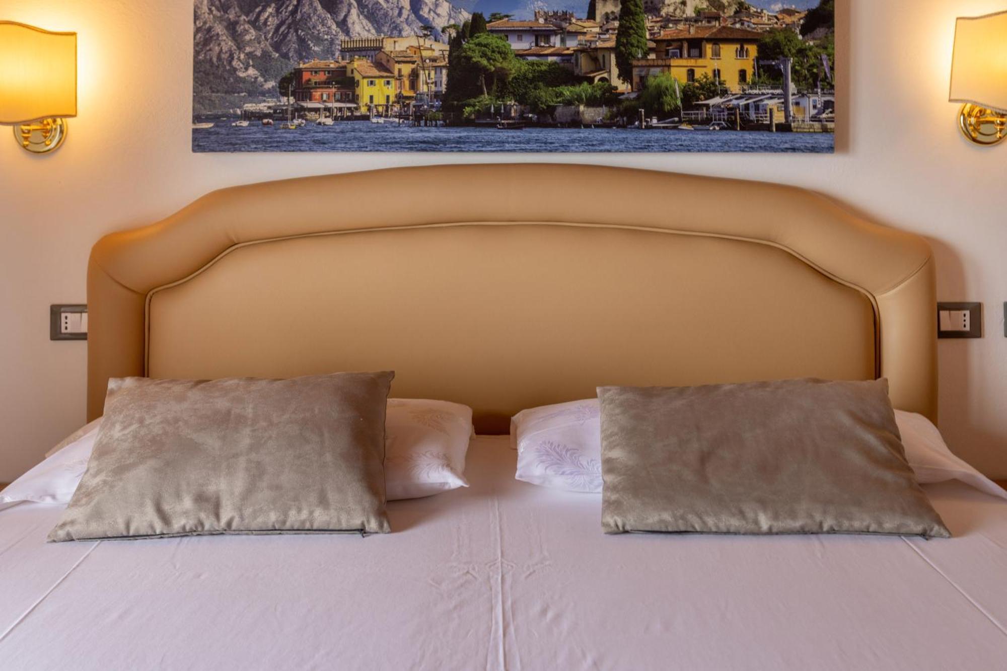 Hotel Rabay Brenzone sul Garda Esterno foto