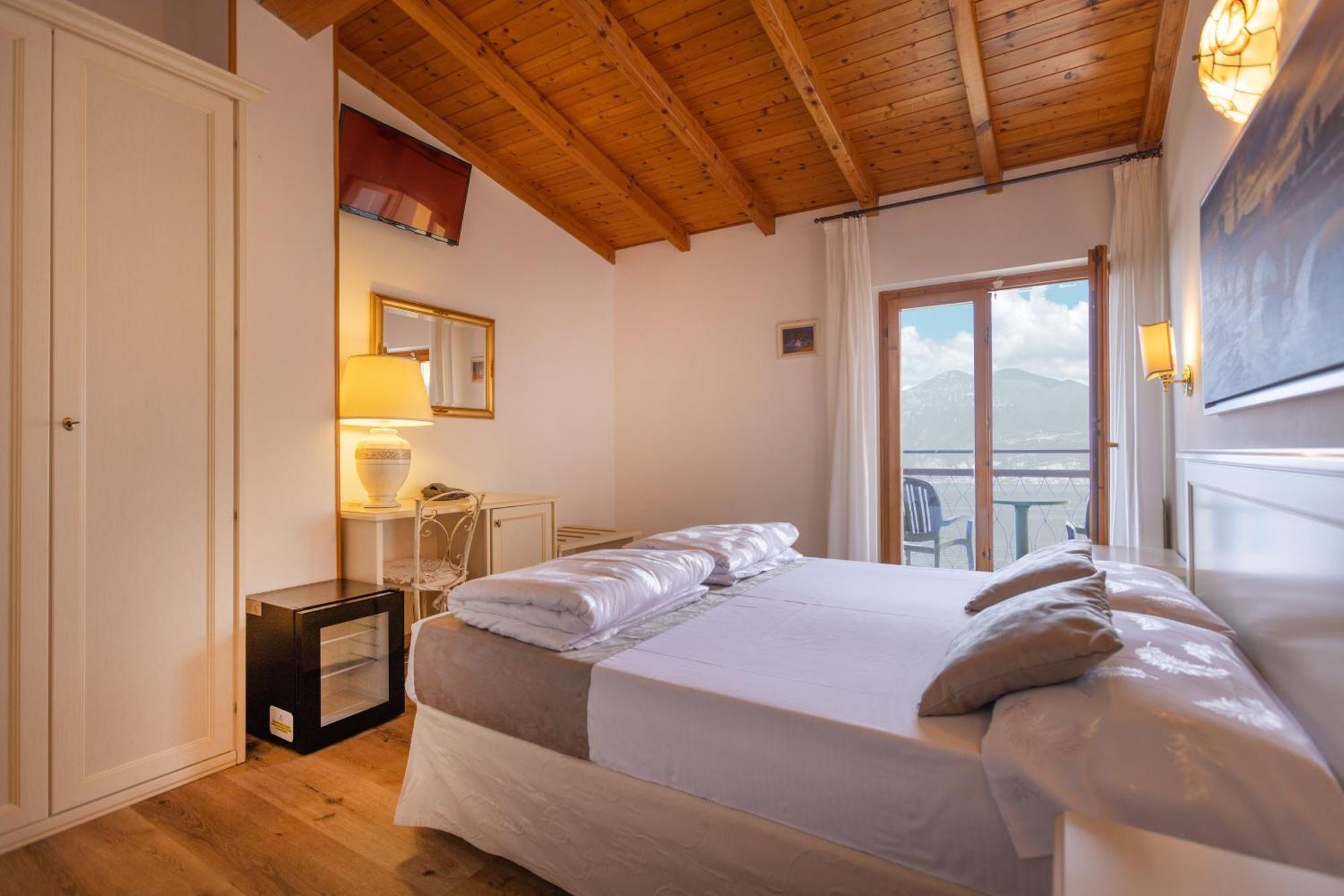 Hotel Rabay Brenzone sul Garda Esterno foto