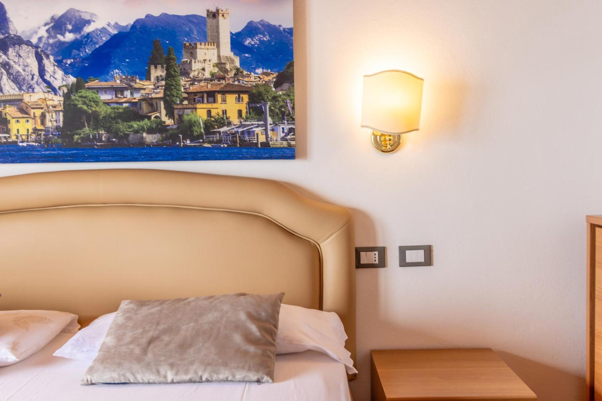 Hotel Rabay Brenzone sul Garda Esterno foto